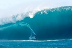 ENCIMA DE LA OLA PERO CON EL VIENTO DE CARA / ABOVE BUT WITH WAVE HEADWIND