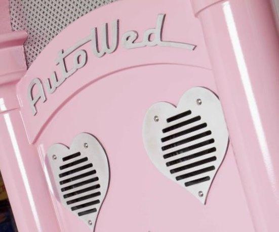 La primera máquina vending de matrimonios