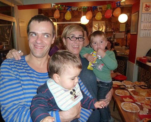 Un cumpleaños a tres bandas