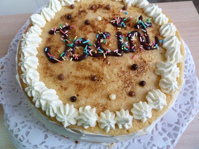 Un cumpleaños a tres bandas