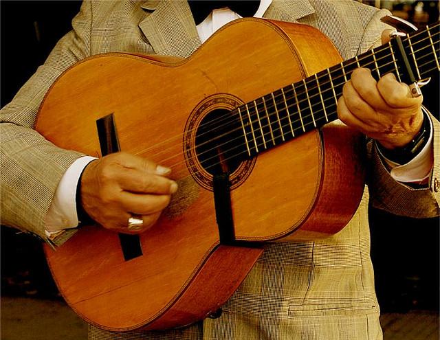 La guitarra desafinada