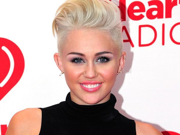 Miley Cyrus aumenta rating de 'Two & a Half Men'