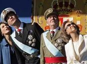 Pitidos abucheos contra reyes.