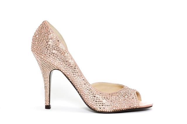 SERENA WHITEHAVEN UNA NUEVA ESTRELLA EN LA CONSTELACIÓN DEL CALZADO DE LUJO.