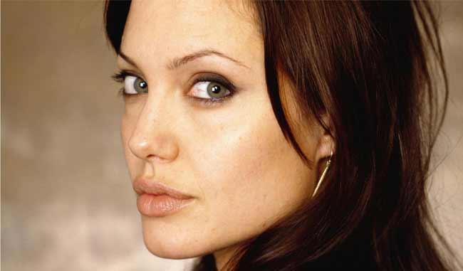 Angelina Jolie pasa por crisis emocional que afecta su salud