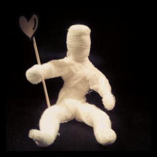 Momia reciclada. Fácil fácil.Ayer vi un post sobre momias...