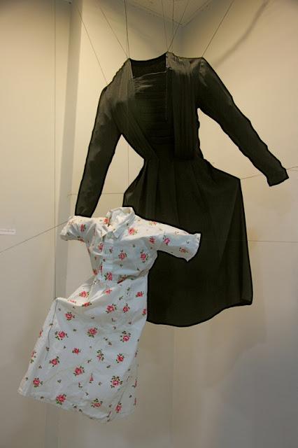 Astrid Saalmann pinta trajes que desnudan el alma