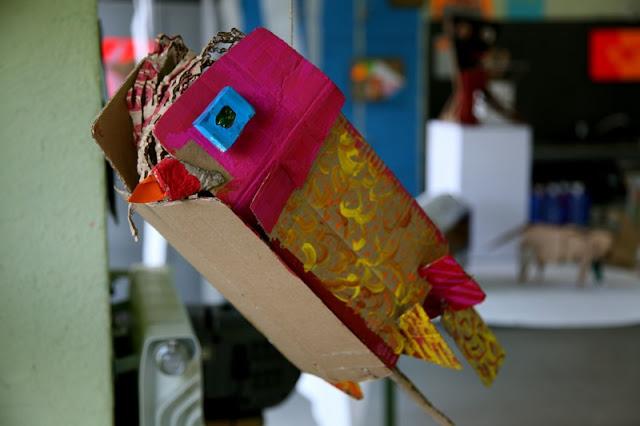 Recicla, abstrae, crea. Esculturas con la piel de cartón