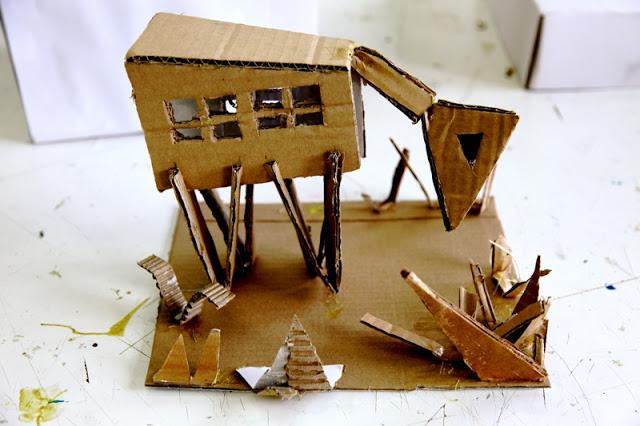 Recicla, abstrae, crea. Esculturas con la piel de cartón