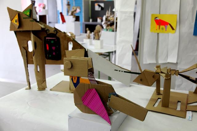 Recicla, abstrae, crea. Esculturas con la piel de cartón