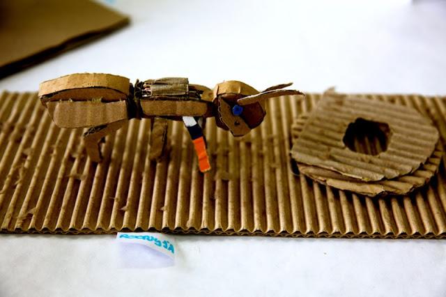 Recicla, abstrae, crea. Esculturas con la piel de cartón