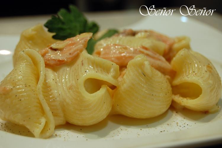 Pasta con salsa de salmón y vodka