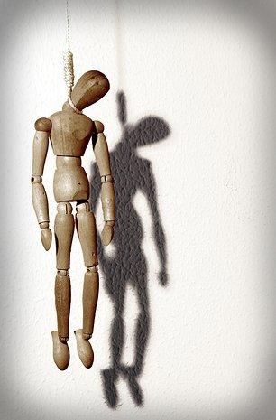 La huelga, la monarquía, los suicidas y un juez aristotélico