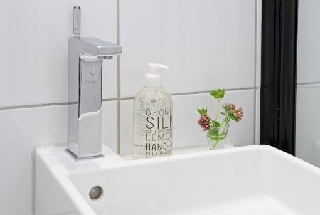 taburete tolix7 suelos de madera clara sofa blanco silla eames blanca patas madera muebles rústicos muebles reciclados estilo rústico blanco estilo rústico estilo provenzal estilo escandinavo estantería de metal diseño escandinavo diseño de interiores decorar casas decoración toques rústicos decoración rústica decoración nórdica blanco decoración en blanco decoración de interiores decoración actual cocinas modernas cocinas blancas armario para la tv armario para esconder tele 