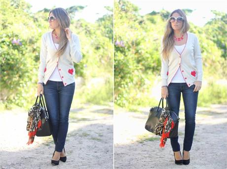 Fashion blogger Mónica Sors, from the blog Mes Voyages à Paris, wearing jeans