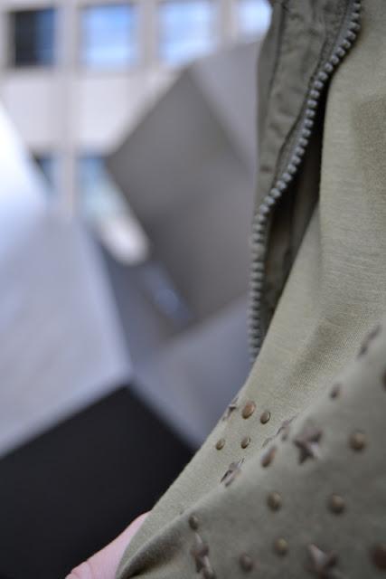 Look burgundy. La insoportable levedad del moderno-