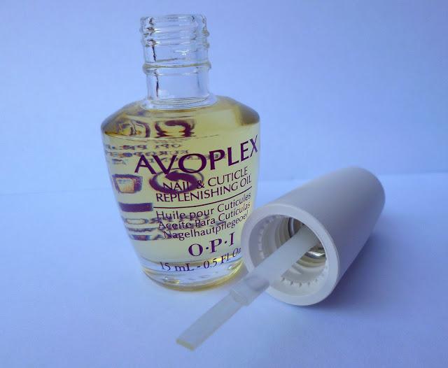 Uñas perfectas con  AVOPLEX de O·P·I (aceite y exfoliante)