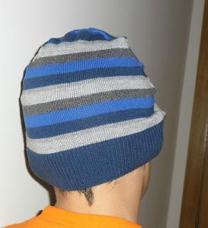 Recicla un jersey y conviértelo en un gorro para los dias frios