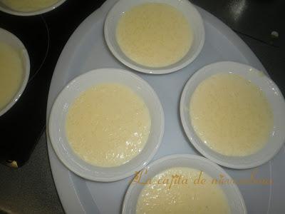 Arroz con leche con láminas de caramelo