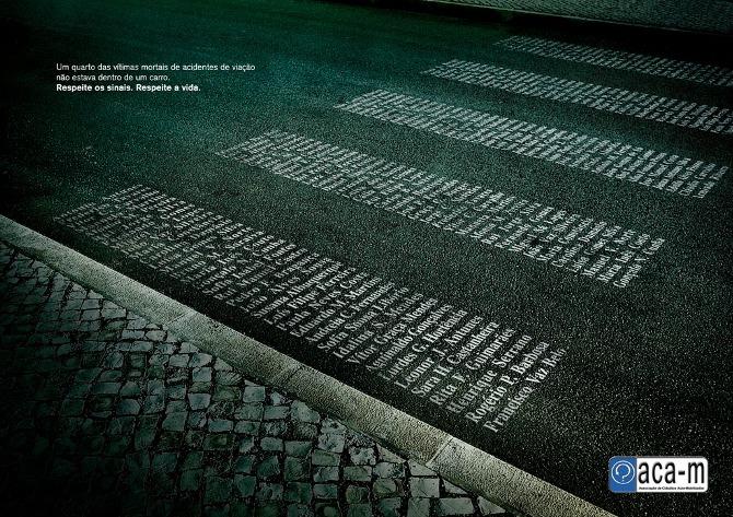 Un paso de peatones formado por las víctimas de los accidentes de tráfico