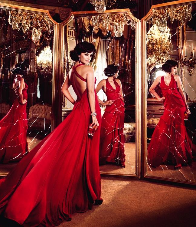Penelope Cruz, nueva y roja imagen del Calendario Campari