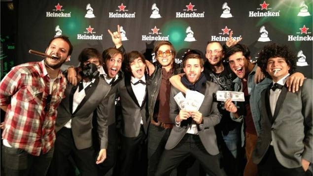 @LOSMESONEROS  se la tripean en los Grammy