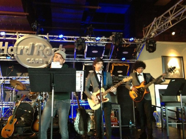 @LOSMESONEROS  se la tripean en los Grammy