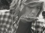 joven músico para apoyar