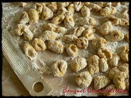 Ñoquis de calabaza con salsa de brócoli