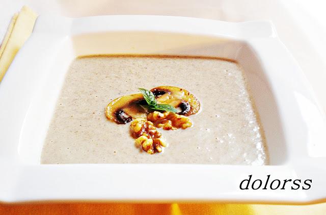 Crema de champiñones con nueces