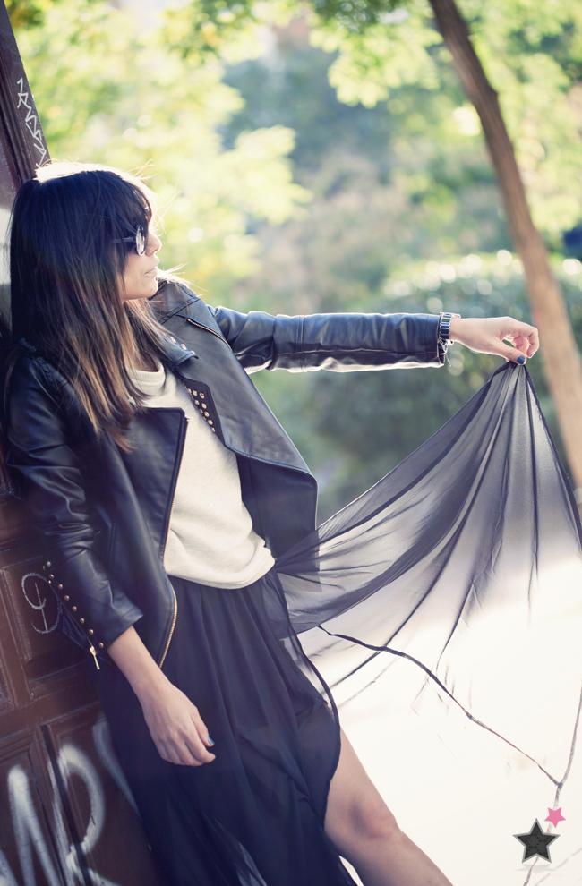 play with my asymmetric maxi skirt‏