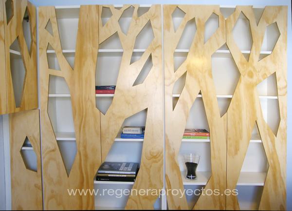 Leyendo en un bosque