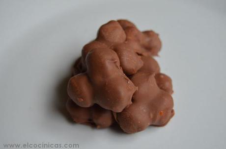 Bombones de chocolate con leche y avellana caramelizada
