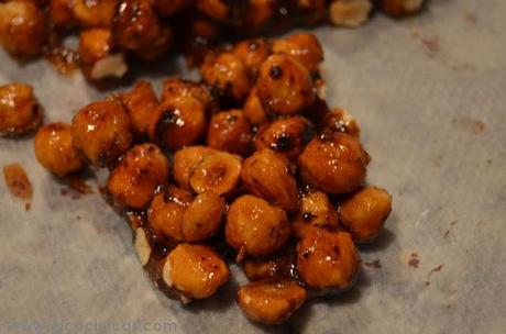 Bombones de chocolate con leche y avellana caramelizada