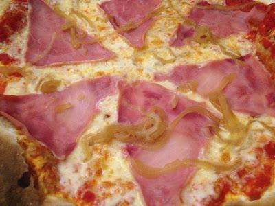 La mafia se sienta a la mesa (literal)