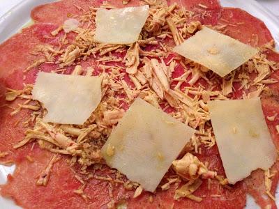 La mafia se sienta a la mesa (literal)