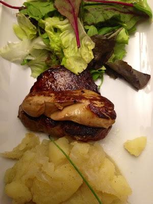 La mafia se sienta a la mesa (literal)