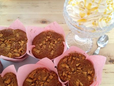 recetas cupcakes con fruta receta perfecta de magdalenas receta de cupcakes con plátano postres para el café Nigella Lawson Nigella Bites muffins tipo starbucks muffins de plátano y manzana muffins de frutas muffins con canela How to be a Domestic Goddess: Baking and the Art of Comfort Cooking frosting con nata y mascarpone frosting con mascarpone fotografía de postres el mejor frosting diseño de postres como hacer muffins como hacer cupcakes 