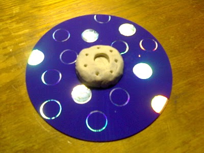 Reutilizamos un cd y lo convertimos en un quemador de incienso