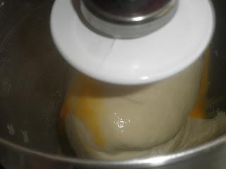 Kougelhopp o Kougloph de almendra caramelizada y arándanos