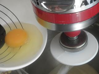 Kougelhopp o Kougloph de almendra caramelizada y arándanos