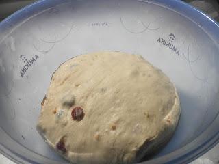 Kougelhopp o Kougloph de almendra caramelizada y arándanos