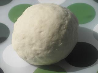 Kougelhopp o Kougloph de almendra caramelizada y arándanos