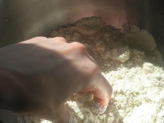 Kougelhopp o Kougloph de almendra caramelizada y arándanos