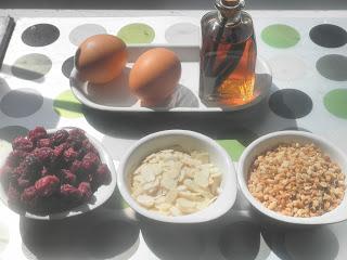 Kougelhopp o Kougloph de almendra caramelizada y arándanos