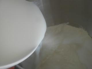 Kougelhopp o Kougloph de almendra caramelizada y arándanos