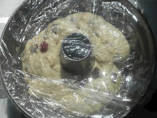 Kougelhopp o Kougloph de almendra caramelizada y arándanos