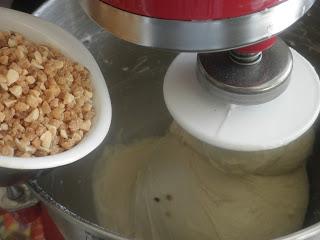 Kougelhopp o Kougloph de almendra caramelizada y arándanos