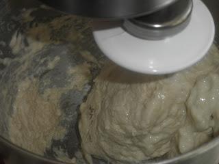 Kougelhopp o Kougloph de almendra caramelizada y arándanos