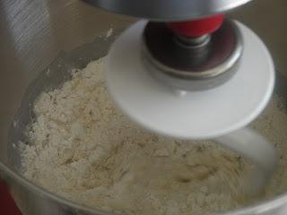 Kougelhopp o Kougloph de almendra caramelizada y arándanos